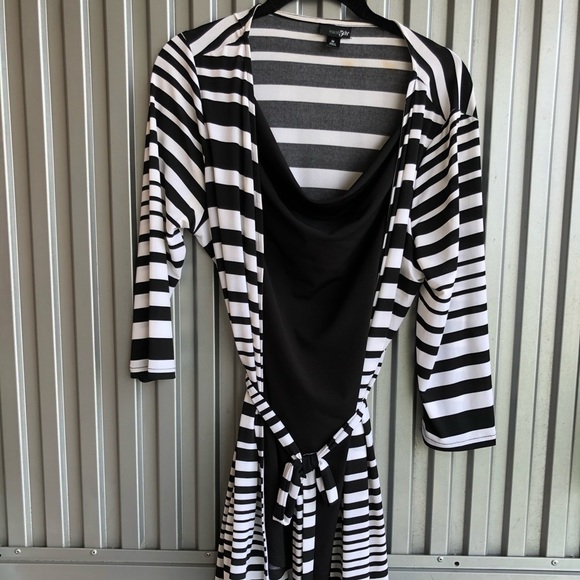 EAST FIFTH Black and White Stripe Tunic - Picture 1 of 3